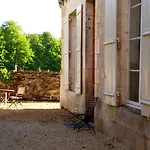 Nyaraló Castle In Chaleix With Pool And Views Chalais